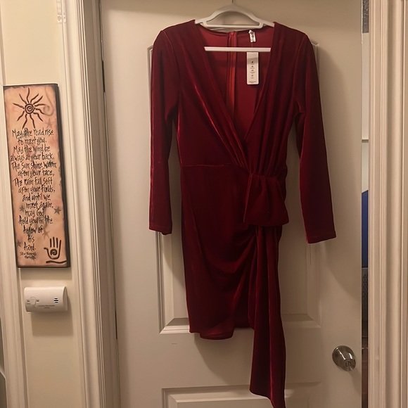 Red Velvet Dress ♥️ - Picture 4 of 4